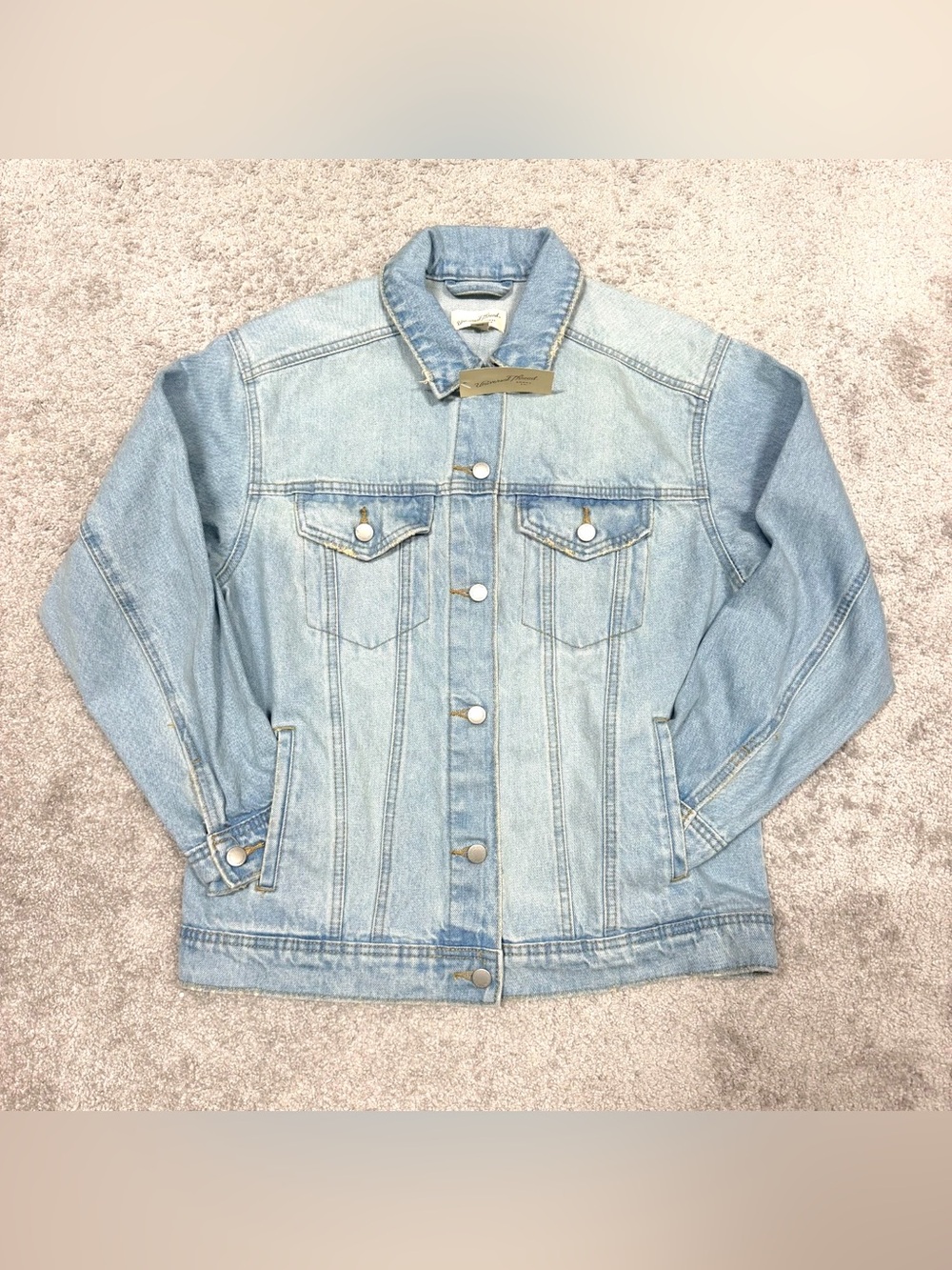 Universal Thread Women's Size Medium 90's Light Wash Denim Jacket